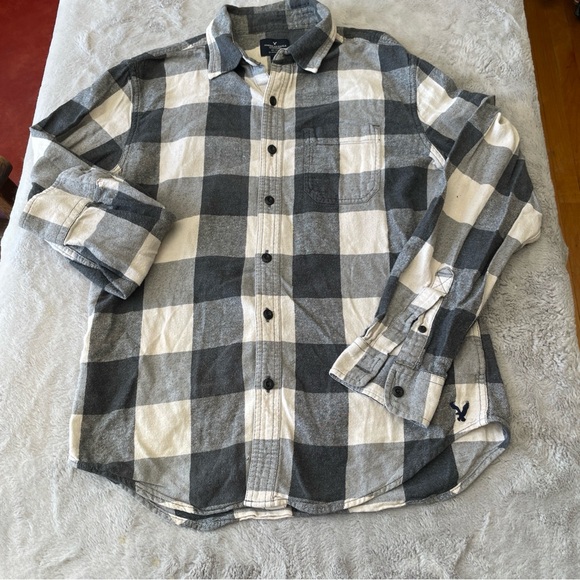American Eagle Outfitters Other - American Eagle Outfitters Black Gray and White Plaid Shirt size medium